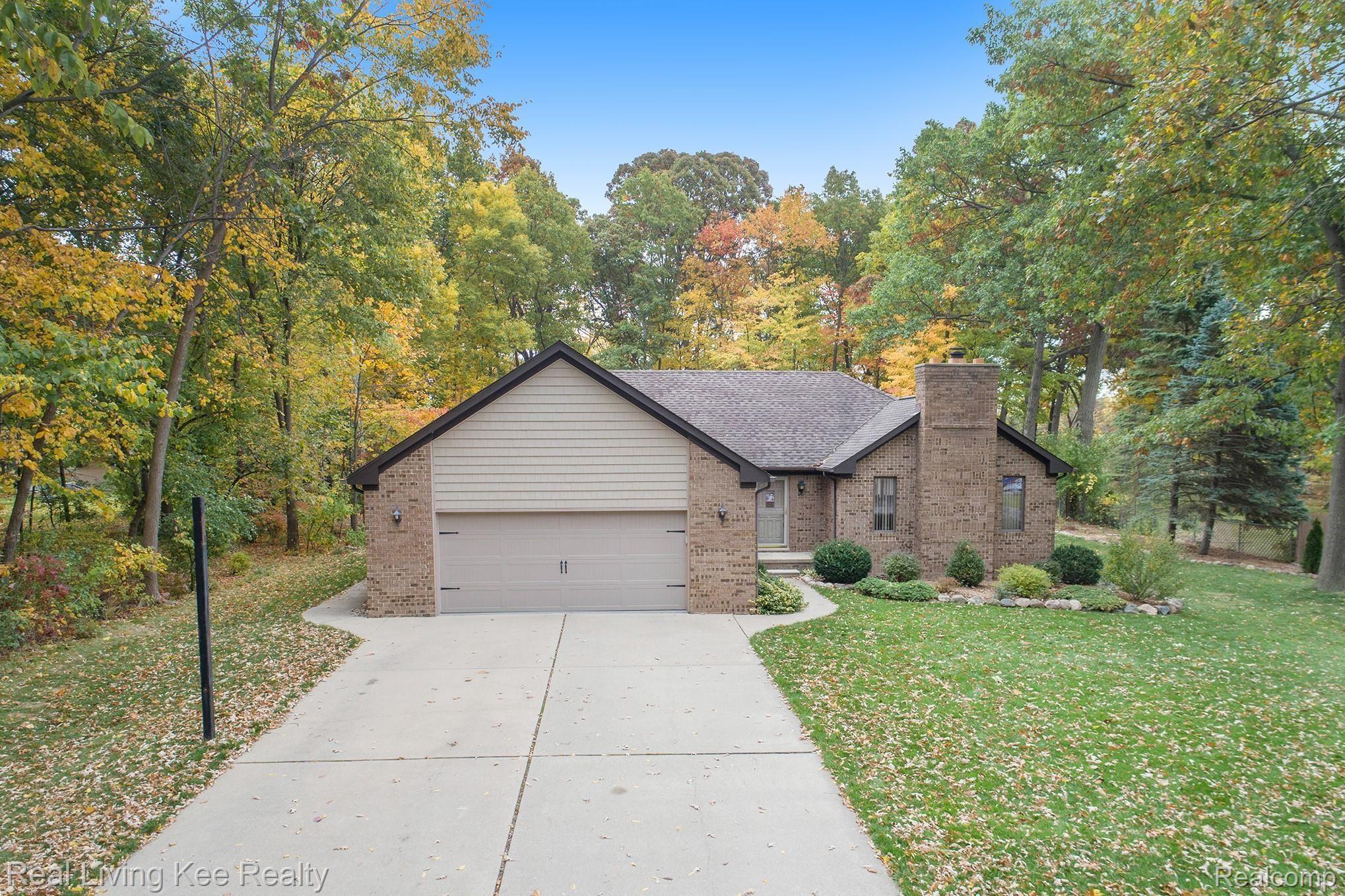 2631 Harrington Road Rochester, MI 48307 - Photo 5 of 38 Amazing beauty will all the trees!