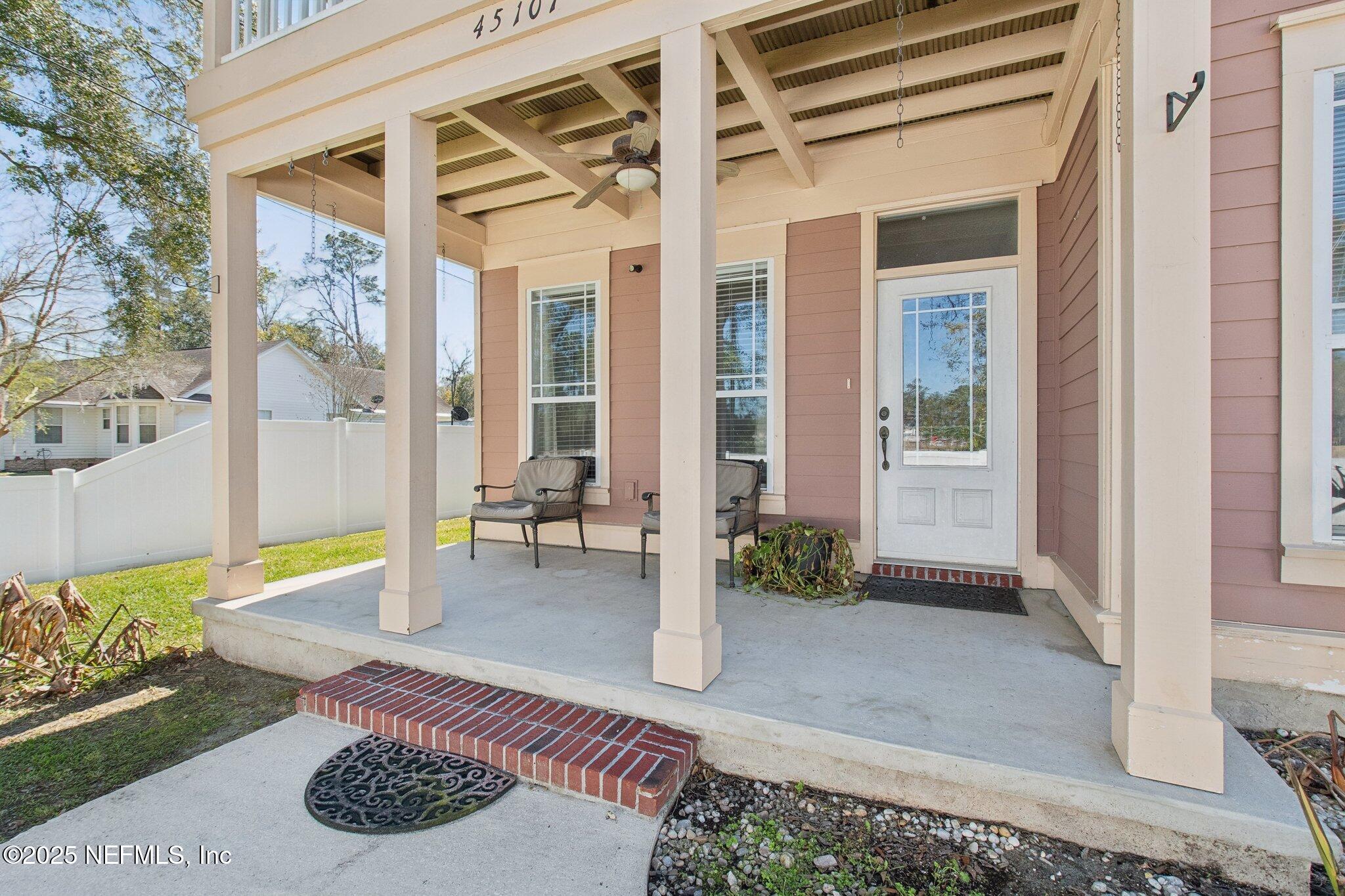 45107 Booth Street Callahan, FL 32011 - Photo 6 of 49 a view of an entryway with a table in balcony
