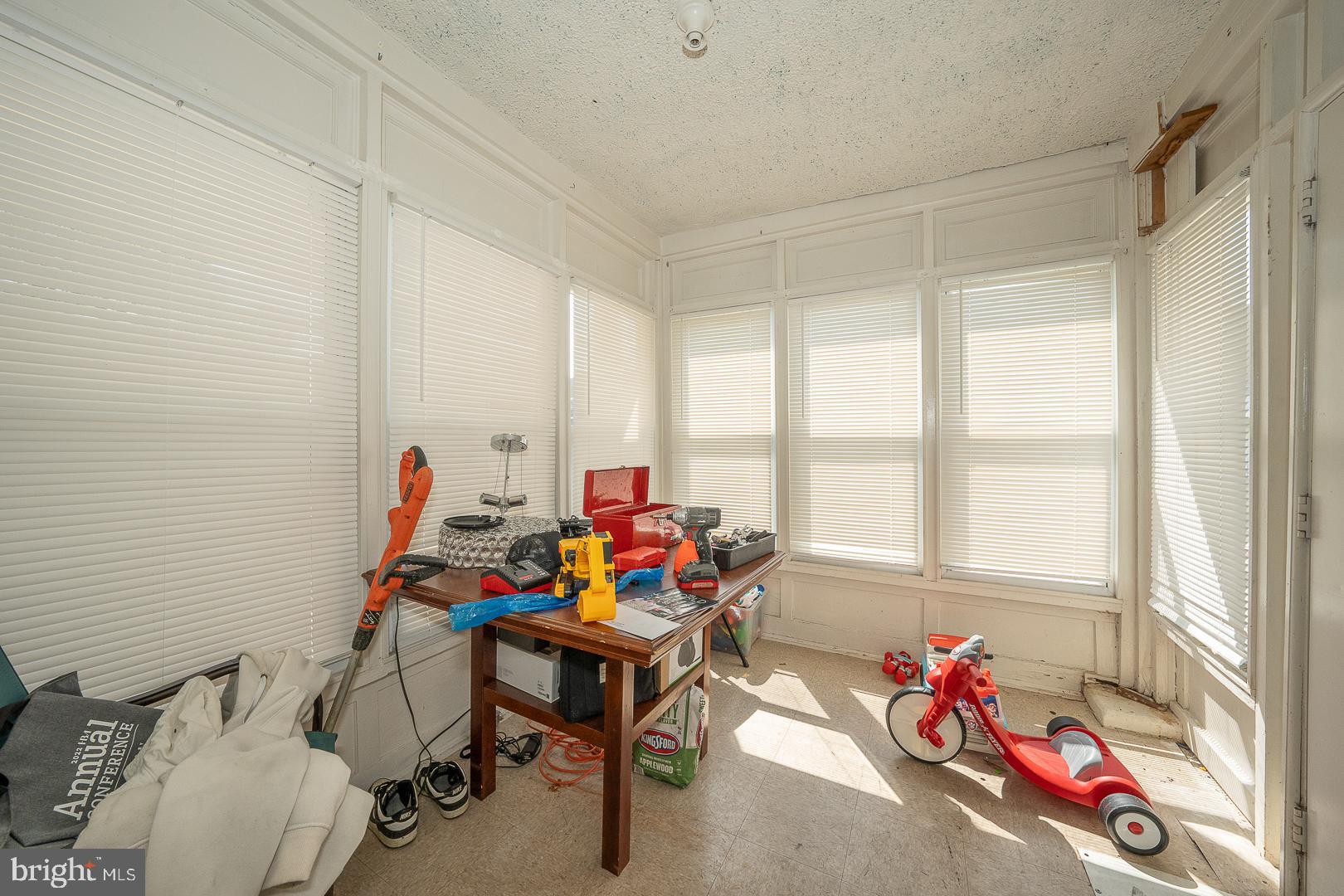 7021 Clinton Road Upper Darby, PA 19082 - Photo 4 of 33