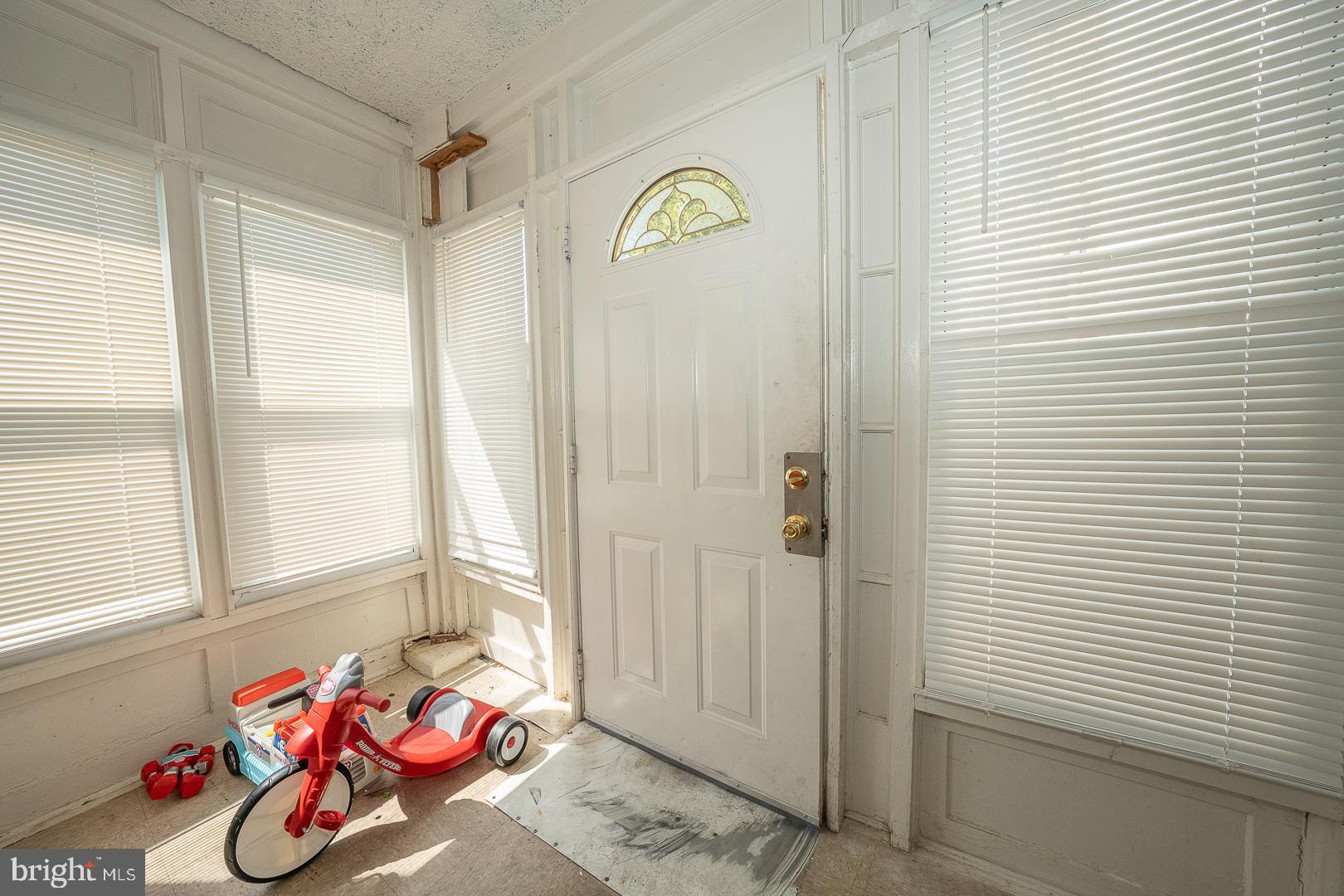 7021 Clinton Road Upper Darby, PA 19082 - Photo 5 of 33