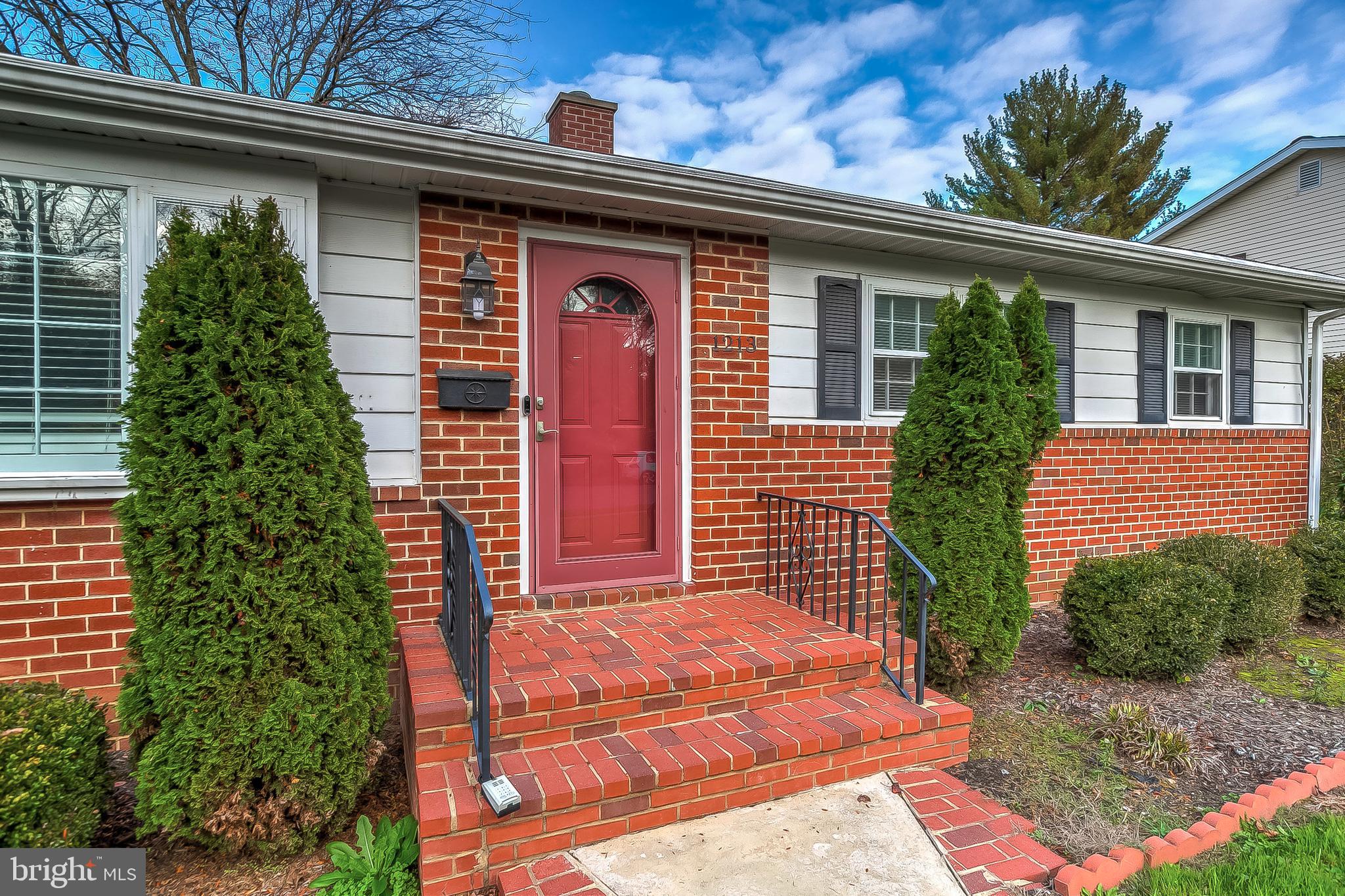 1213 Keithmont Road Baltimore, MD 21228 - Photo 4 of 32