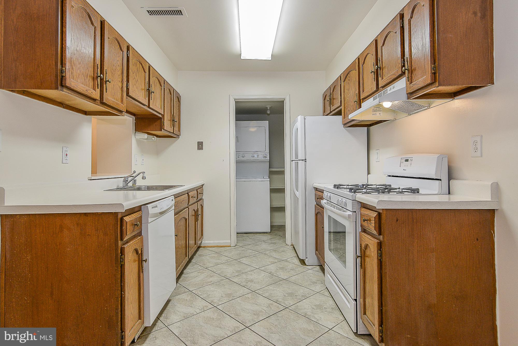 5938 Cove Landing Road, Unit 102A Burke, VA 22015 - Photo 5 of 19 Spacious Kitchen!