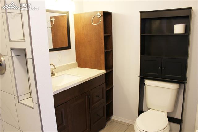 22425 Spencer Road Calhan, CO 80808 - Photo 14 of 27 Master Batheroom