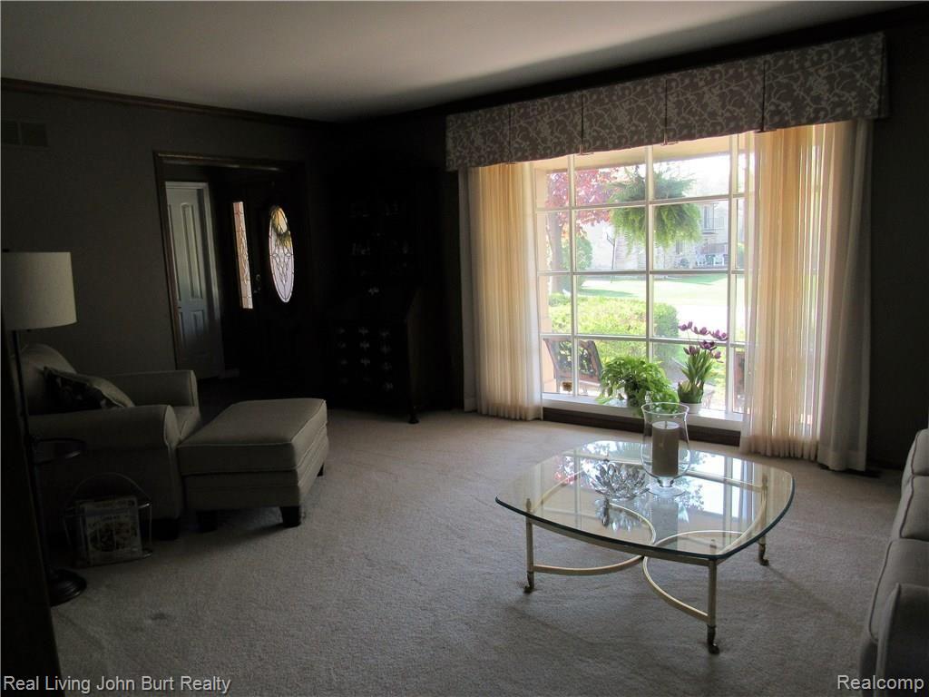3268 Tamarron Drive Rochester, MI 48309 - Photo 6 of 32 IMG_1205.JPG