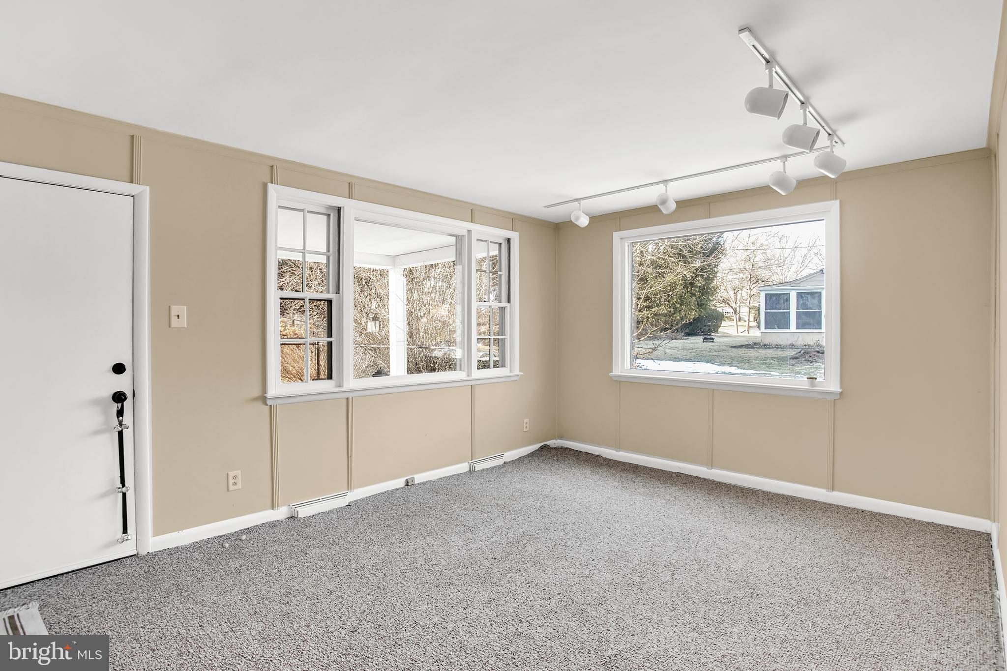 8024 Hammond Road Cheltenham, PA 19012 - Photo 12 of 32
