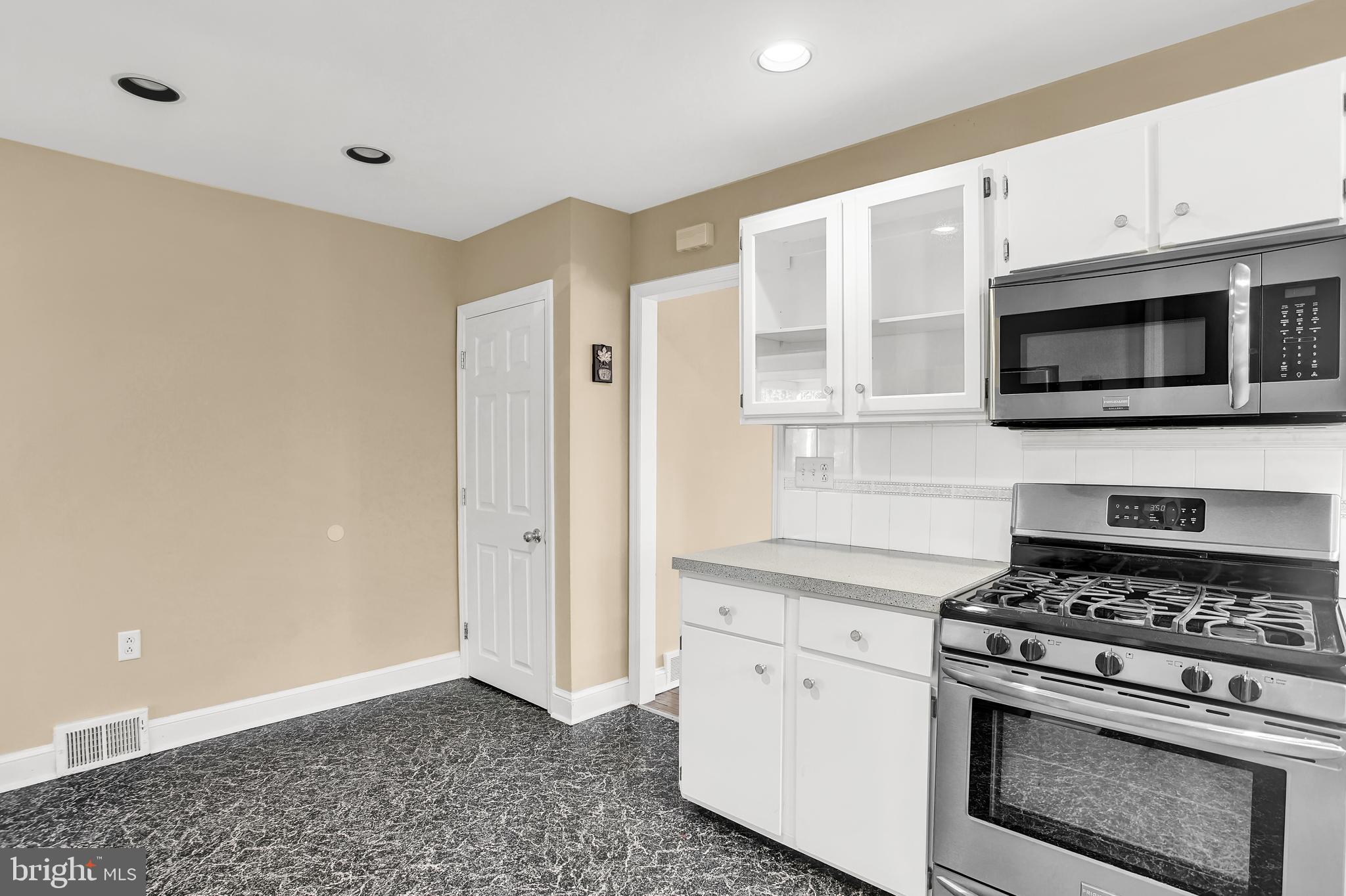 8024 Hammond Road Cheltenham, PA 19012 - Photo 10 of 32