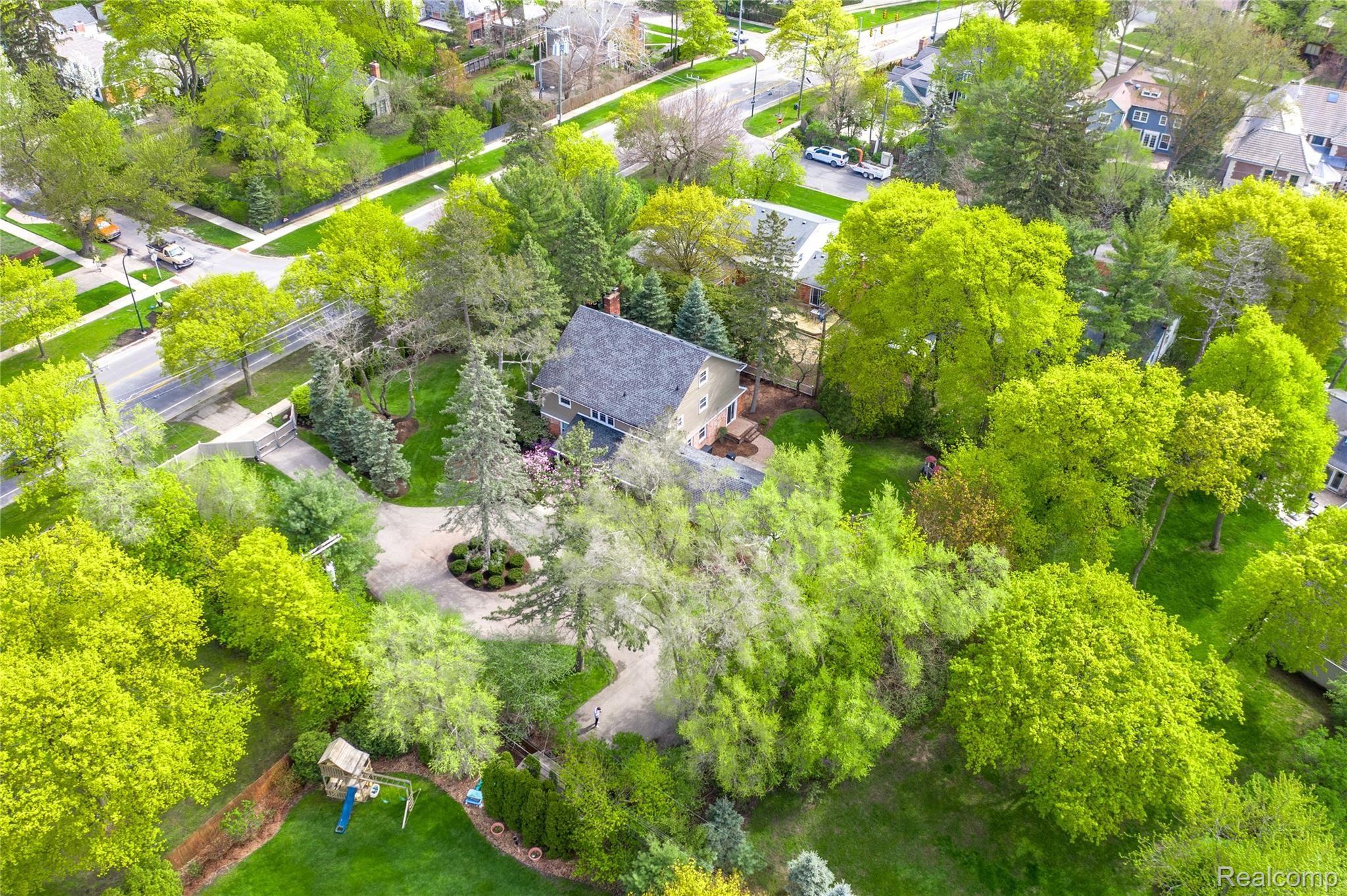 1331 West Maple Road Birmingham, MI 48009 - Photo 40 of 43 Alternate aerial view