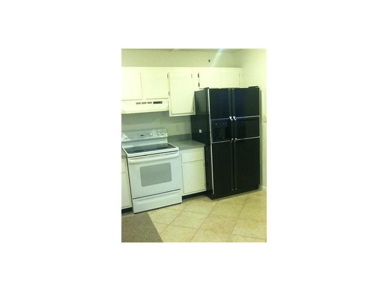 6403 Boca Circle, Unit 96 Boca Raton, FL 33433 - Photo 2 of 18 Kitchen