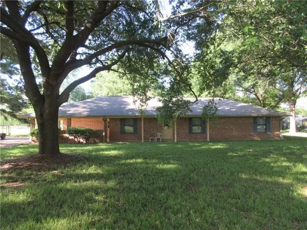 $250,000 | 153 Bayou Robert Road, Alexandria, LA 71302