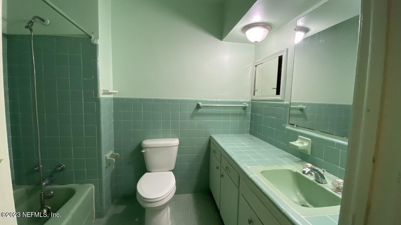 5956 Ellakel Road Jacksonville, FL 32208 - Photo 10 of 17 Master Bath