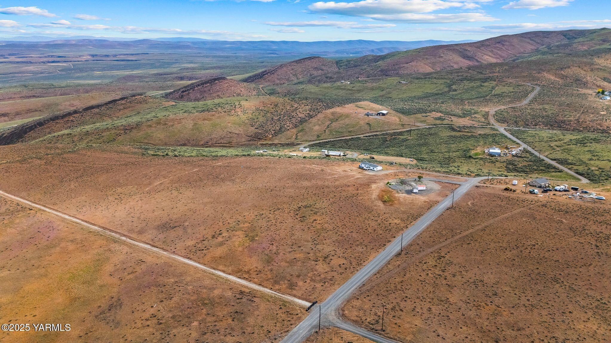 371 Woodward West Road Yakima, WA 98901 - Photo 3 of 15 371 Woodward West Rd-3 copy