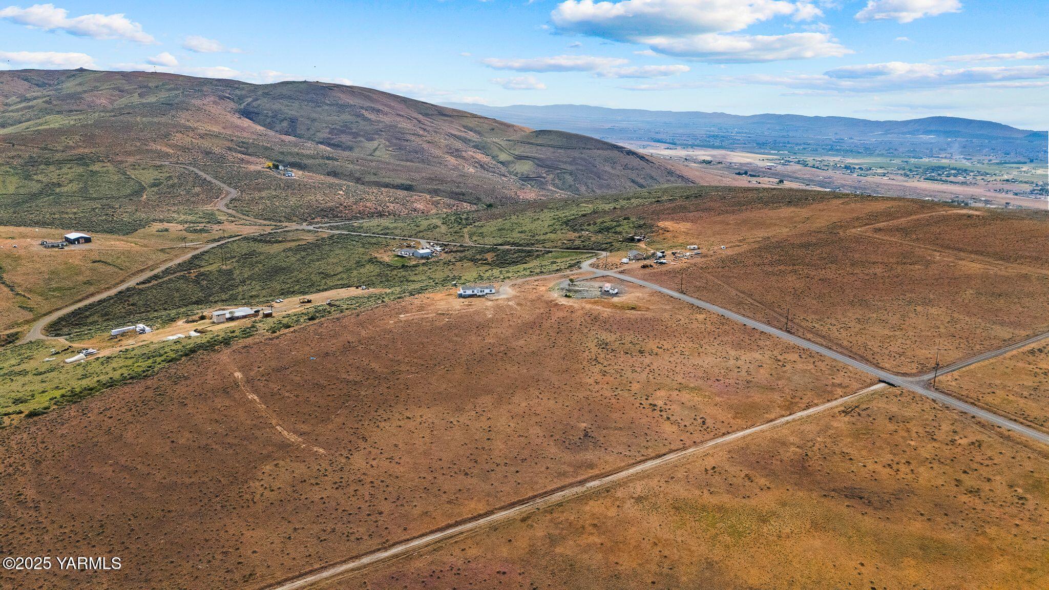 371 Woodward West Road Yakima, WA 98901 - Photo 4 of 15 371 Woodward West Rd-4 copy