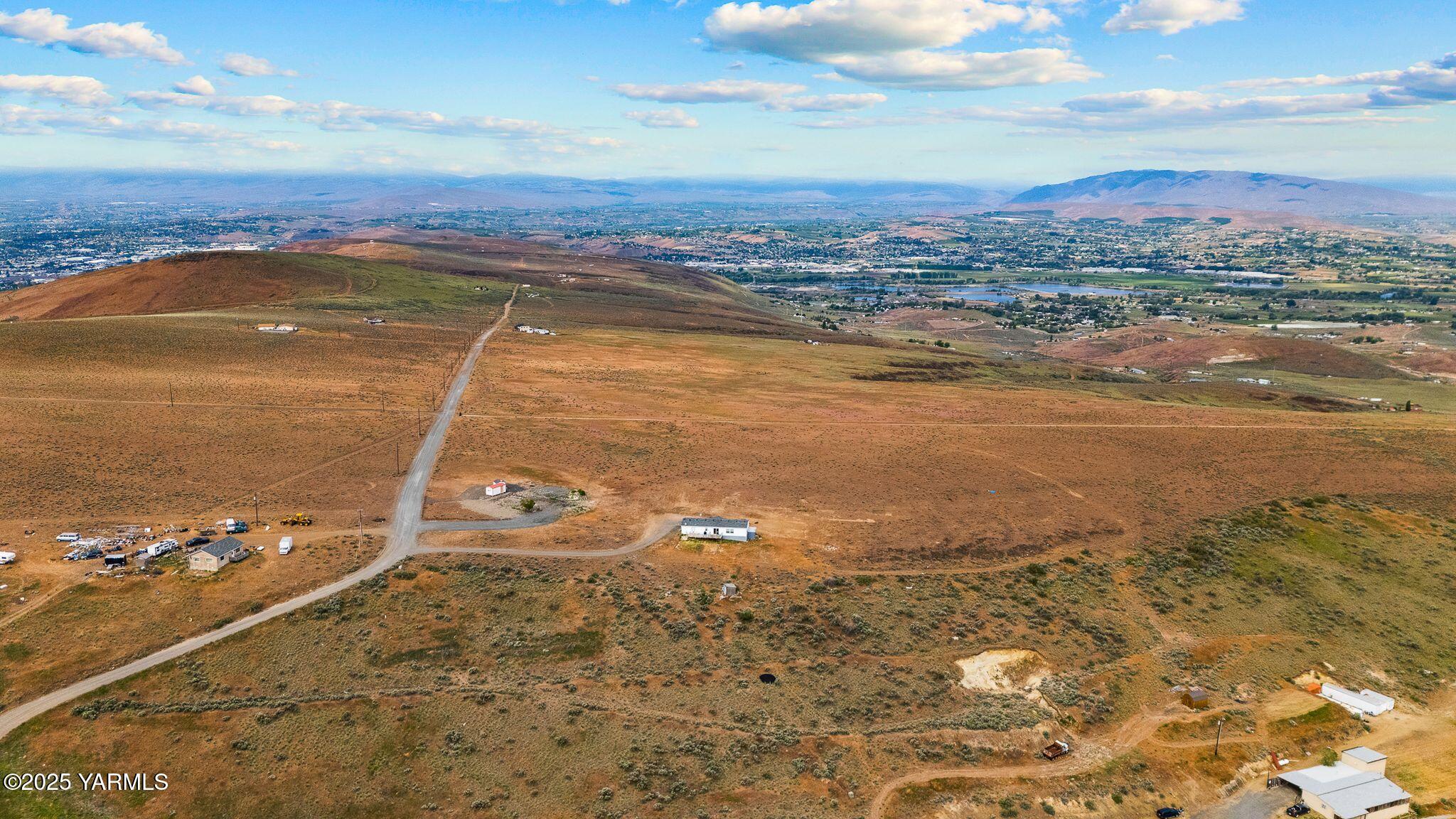 371 Woodward West Road Yakima, WA 98901 - Photo 6 of 15 371 Woodward West Rd-6 copy