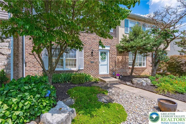 $2,300 | 4531 North Hedgerow Drive, Allentown, PA 18103
