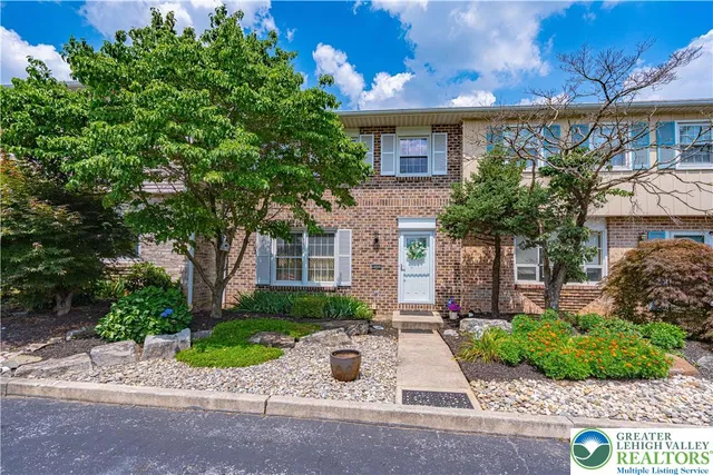 $2,300 | 4531 North Hedgerow Drive, Allentown, PA 18103