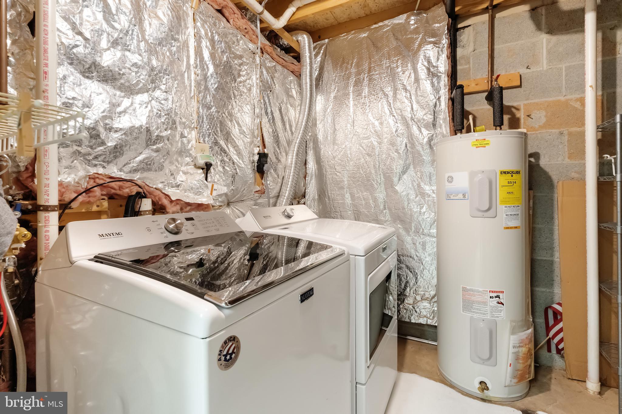 1512 Poplar Grove Drive Reston, VA 20194 - Photo 31 of 70 a stove top oven sitting inside of a kitchen