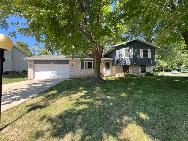 $2,250 | 852 Burr Oak Drive, Chesterton, IN 46304