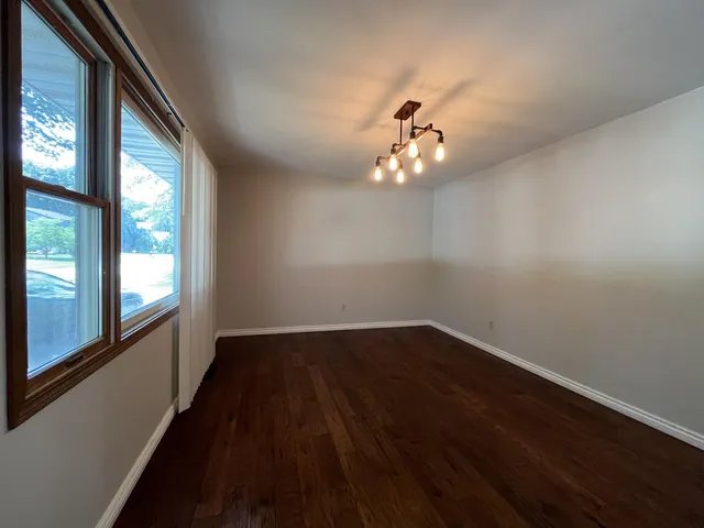 $2,250 | 852 Burr Oak Drive, Chesterton, IN 46304