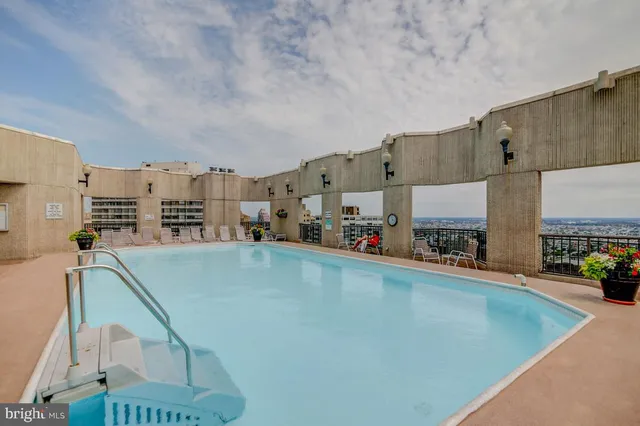 $1,825 | 2020 Walnut Street, Unit 23M, Philadelphia, PA 19103