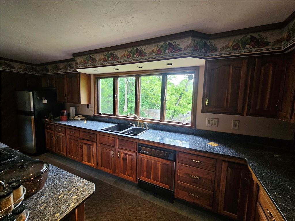 2908 Laketon Road Pittsburgh, PA 15235 - Photo 7 of 28 Gallery Image 7