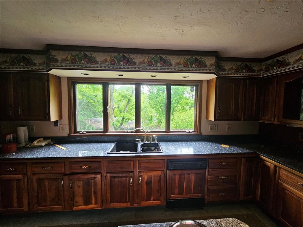 2908 Laketon Road Pittsburgh, PA 15235 - Photo 8 of 28 Gallery Image 8