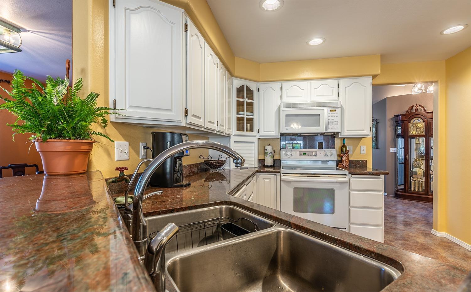 4741 Hillcrest Road Medford, OR 97504 - Photo 5 of 25 Additional Photo