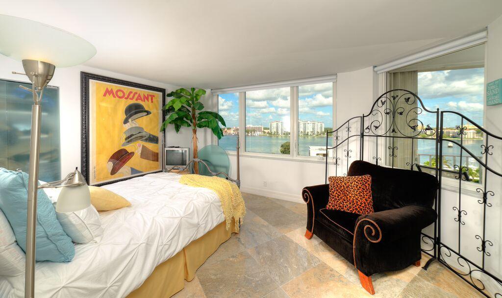 550 South Ocean Boulevard, Unit 809 Boca Raton, FL 33432 - Photo 9 of 12 SECOND MASTER BEDROOM