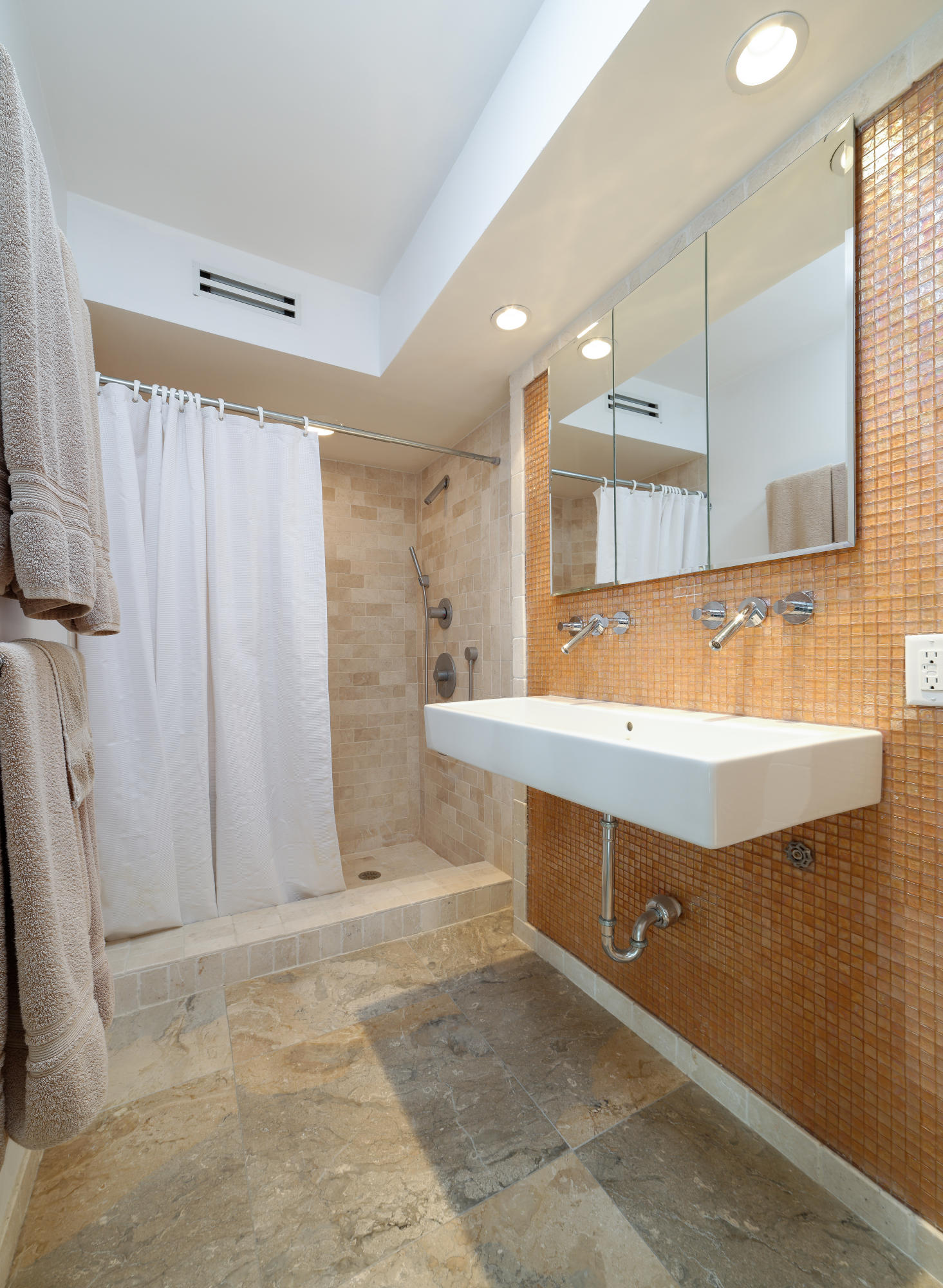 550 South Ocean Boulevard, Unit 809 Boca Raton, FL 33432 - Photo 10 of 12 GUEST BATH