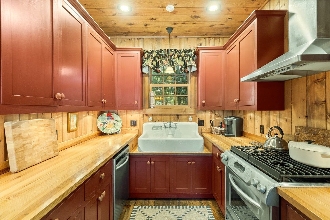 153 Mirror Lake Road Highlands, NC 28741 - Photo 11 of 40 Gallery Image 11