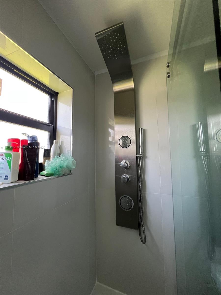 Kendale Lakes Miami, FL 33183 - Photo 15 of 26