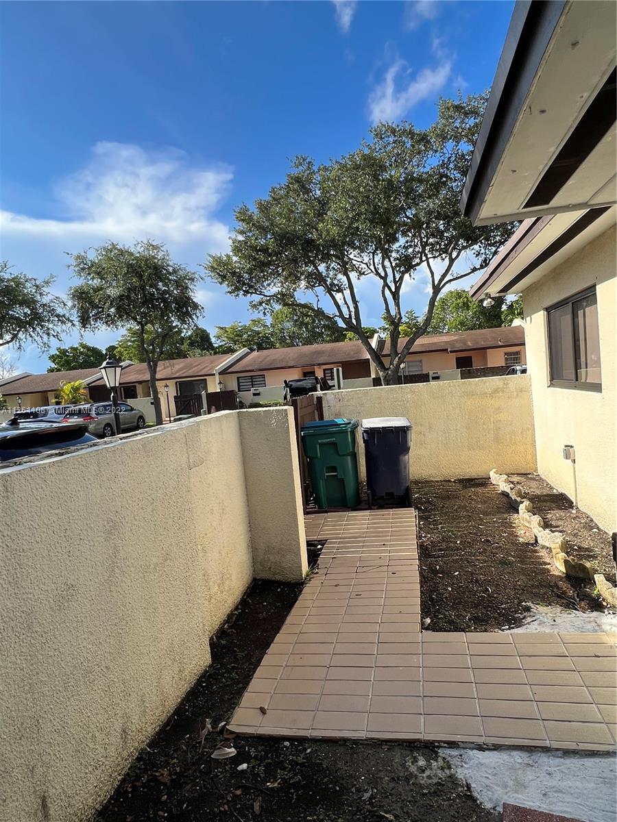 Kendale Lakes Miami, FL 33183 - Photo 5 of 26 a view of outdoor space with seating area