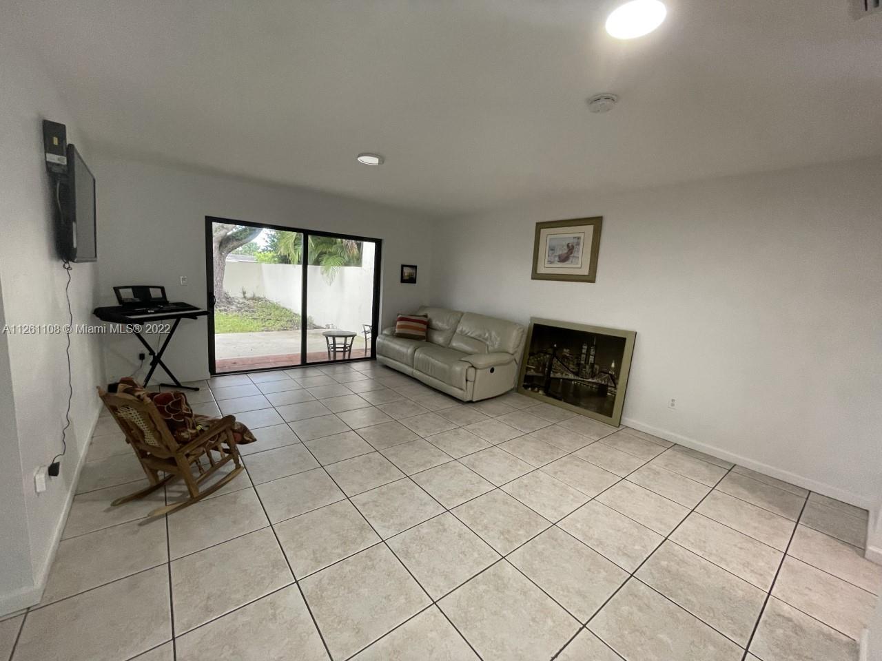 Kendale Lakes Miami, FL 33183 - Photo 6 of 26 a living room with furniture