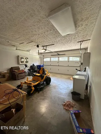 $378,500 | 102 Oakwood Drive, Clinton, TN 37716