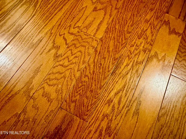 $378,500 | 102 Oakwood Drive, Clinton, TN 37716