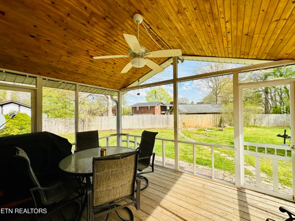 $378,500 | 102 Oakwood Drive, Clinton, TN 37716