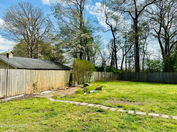 $378,500 | 102 Oakwood Drive, Clinton, TN 37716