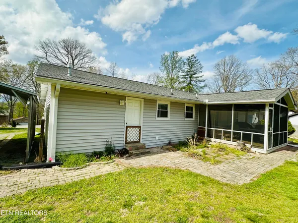 $378,500 | 102 Oakwood Drive, Clinton, TN 37716