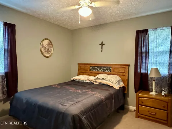 $378,500 | 102 Oakwood Drive, Clinton, TN 37716