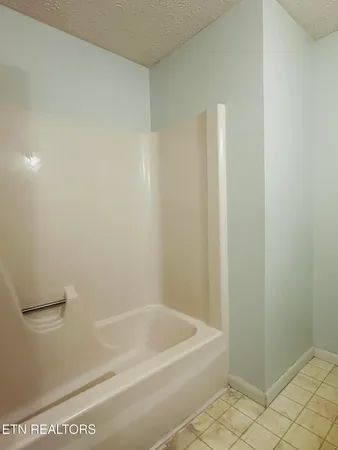 $378,500 | 102 Oakwood Drive, Clinton, TN 37716