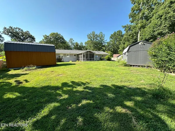 $378,500 | 102 Oakwood Drive, Clinton, TN 37716