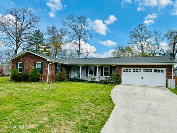 $378,500 | 102 Oakwood Drive, Clinton, TN 37716
