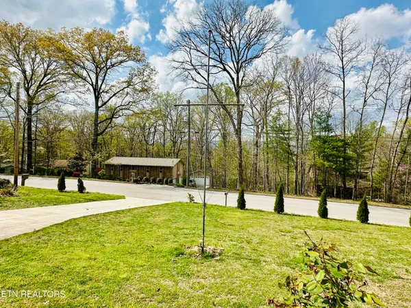 $378,500 | 102 Oakwood Drive, Clinton, TN 37716