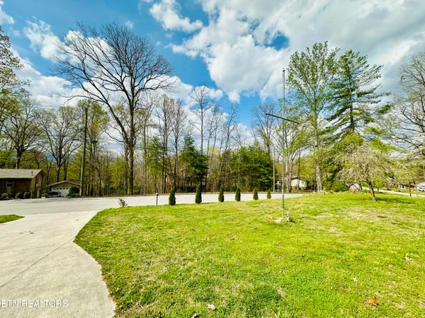 $378,500 | 102 Oakwood Drive, Clinton, TN 37716
