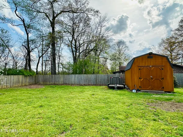 $378,500 | 102 Oakwood Drive, Clinton, TN 37716
