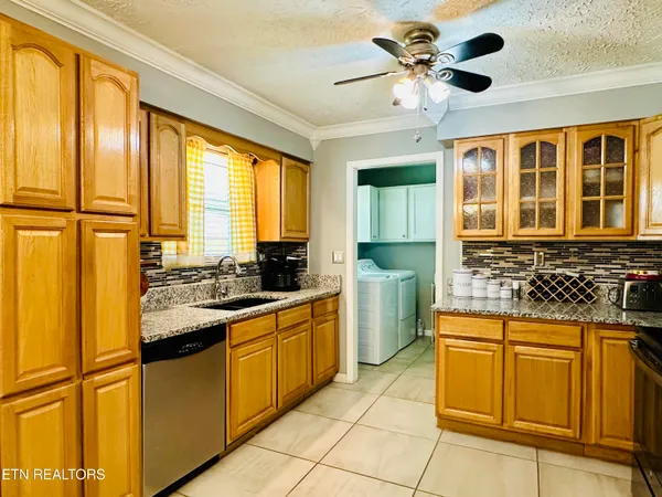 $378,500 | 102 Oakwood Drive, Clinton, TN 37716