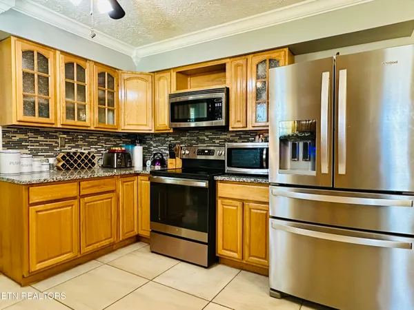 $378,500 | 102 Oakwood Drive, Clinton, TN 37716