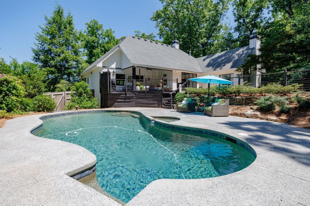 950 Jones Road Roswell, GA 30075 - Photo 4 of 62