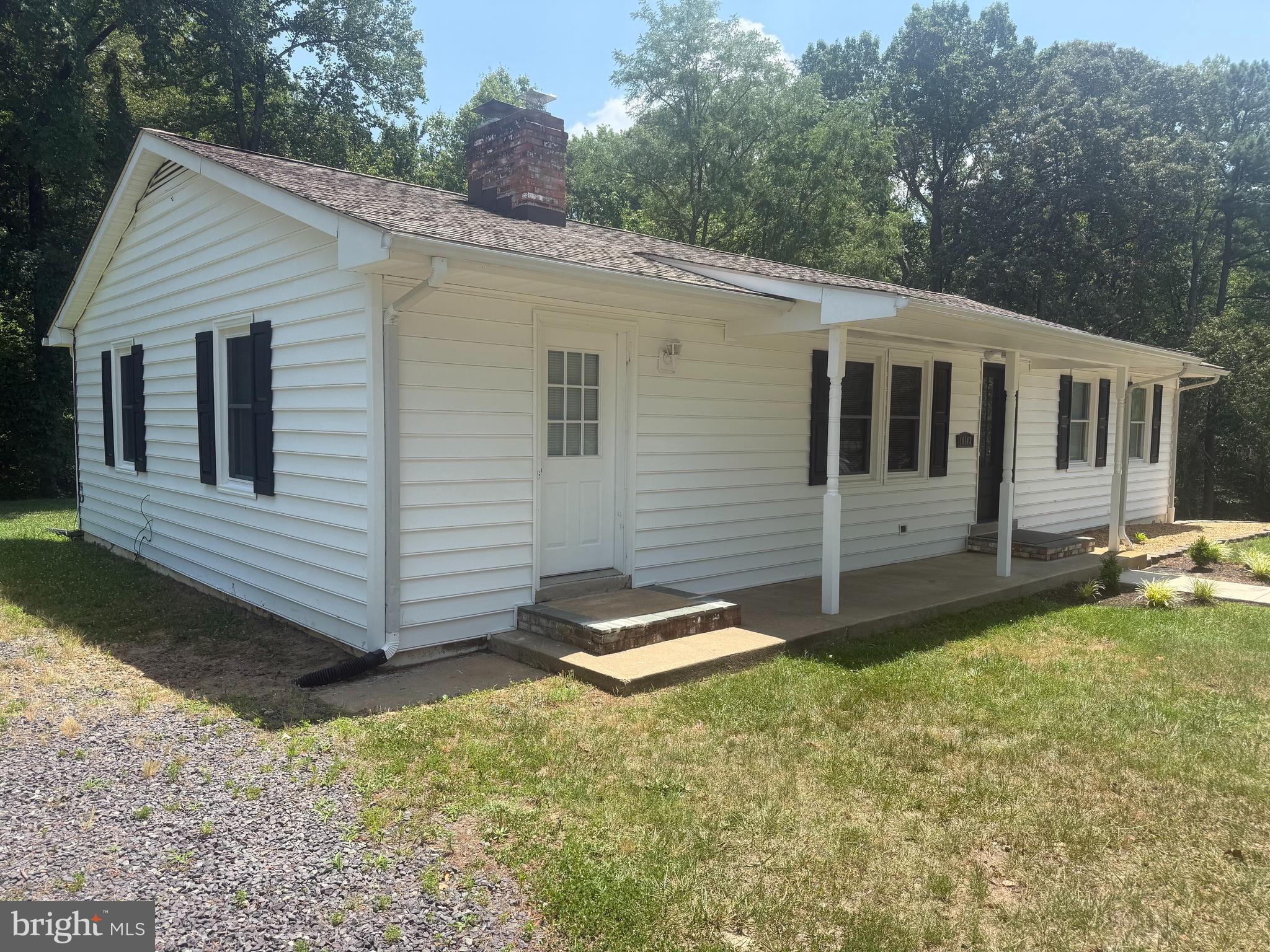 10143 Indiantown Road King George, VA 22485 - Photo 2 of 35 Driveway side