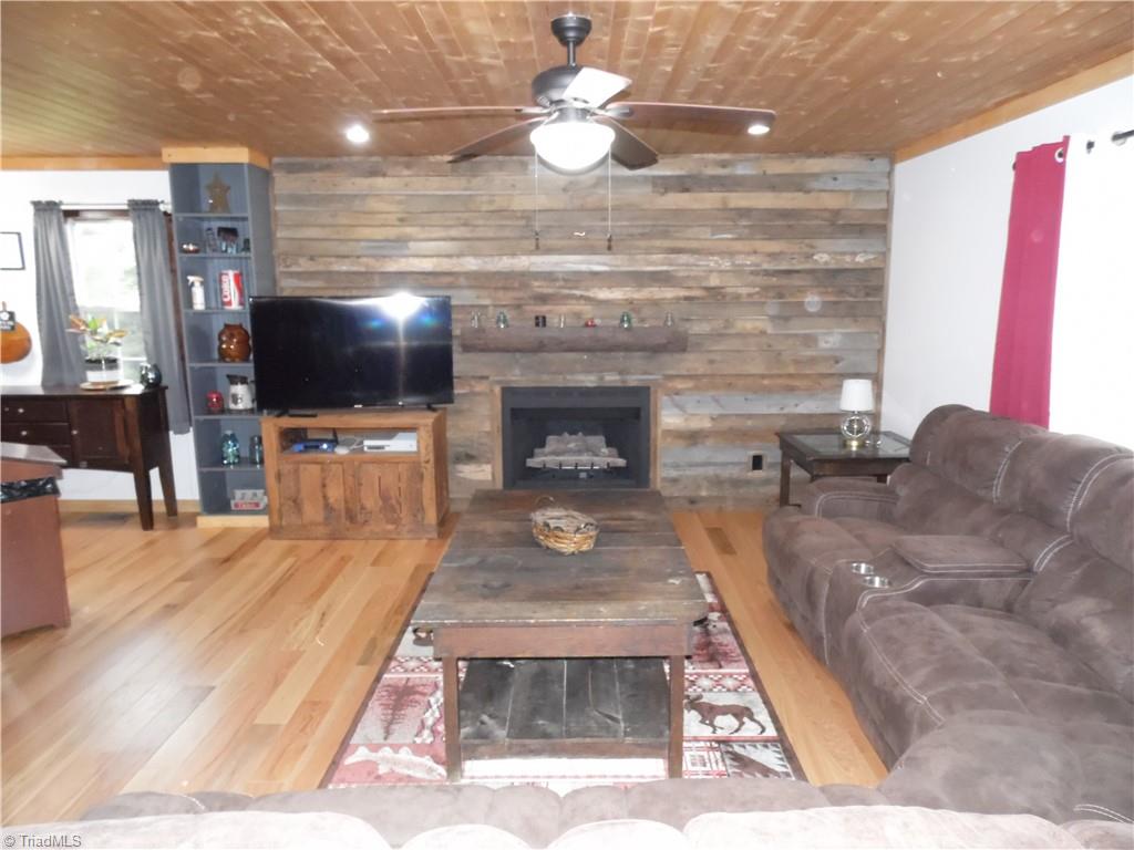 934 Lazy Branch Road Ennice, NC 28623 - Photo 11 of 48 Gallery Image 11