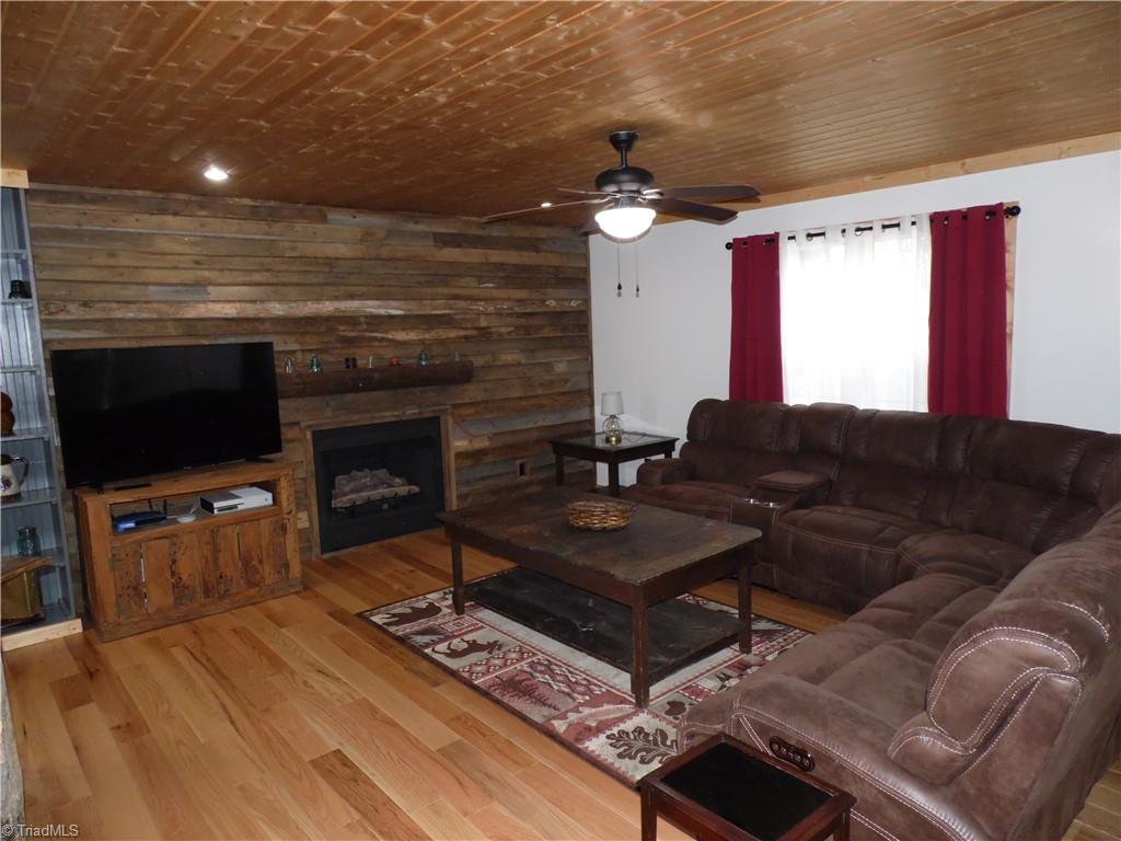 934 Lazy Branch Road Ennice, NC 28623 - Photo 12 of 48 Gallery Image 12